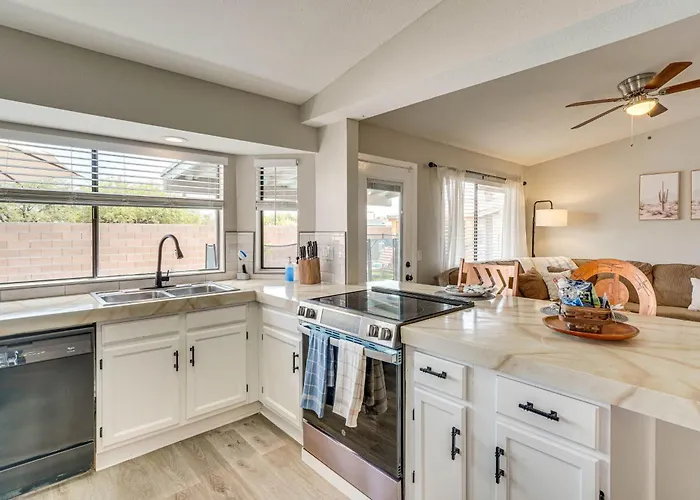6 Mi To Dtwn: Gem W/ Outdoor Oasis! Tucson