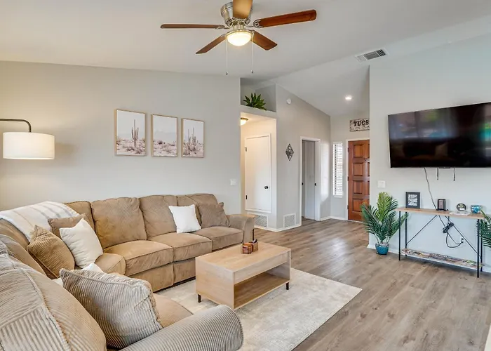 6 Mi To Dtwn: Gem W/ Outdoor Oasis! Holiday home *