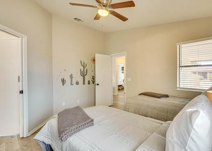 Holiday home 6 Mi To Dtwn: Gem W/ Outdoor Oasis! *