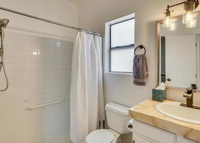 6 Mi To Dtwn: Gem W/ Outdoor Oasis!