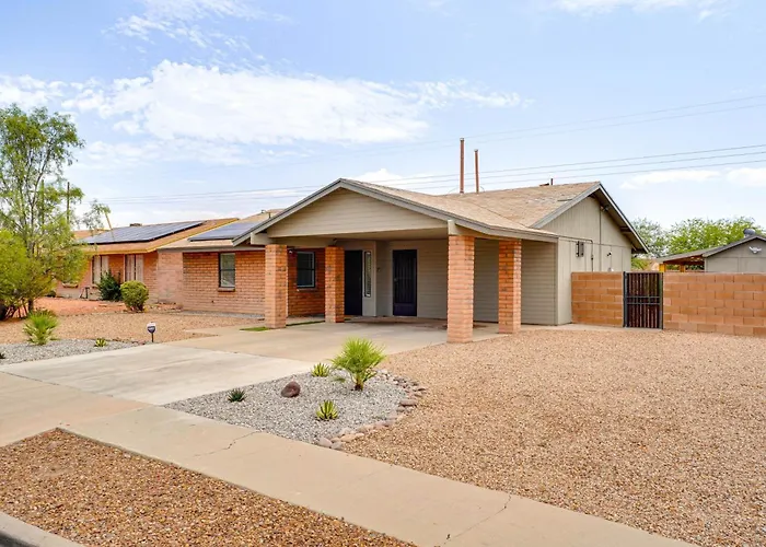 6 Mi To Dtwn: Gem W/ Outdoor Oasis! Holiday home