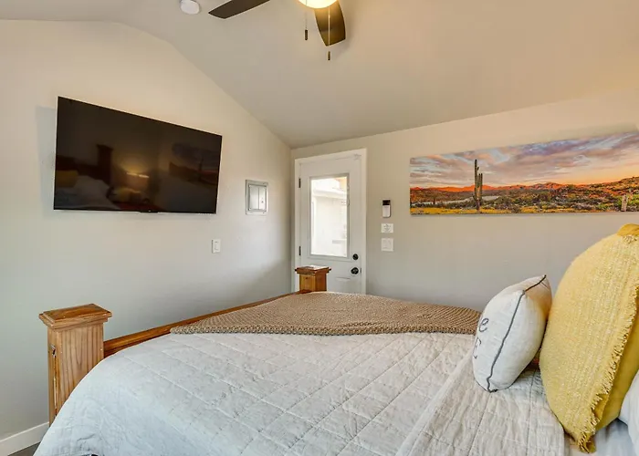 6 Mi To Dtwn: Gem W/ Outdoor Oasis! Holiday home *