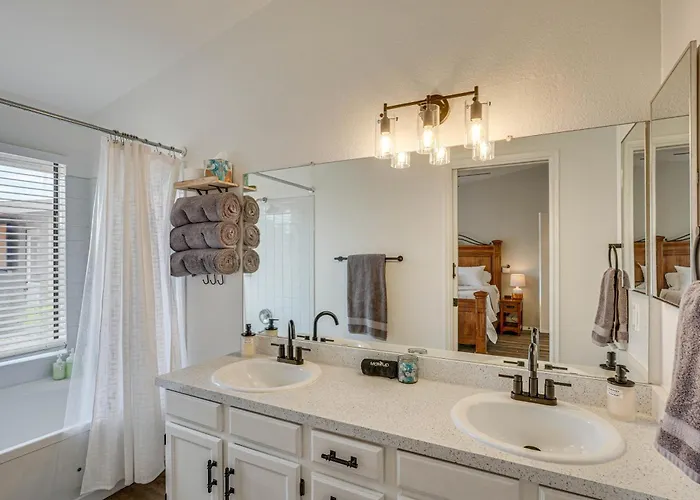 6 Mi To Dtwn: Gem W/ Outdoor Oasis! Holiday home Tucson