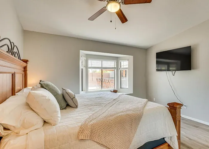 6 Mi To Dtwn: Gem W/ Outdoor Oasis! Holiday home *